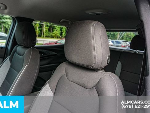 Used 2025 Chevrolet TrailBlazer LT AWD/4WD image 17