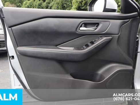 Used 2024 Nissan Rogue SV FWD image 15
