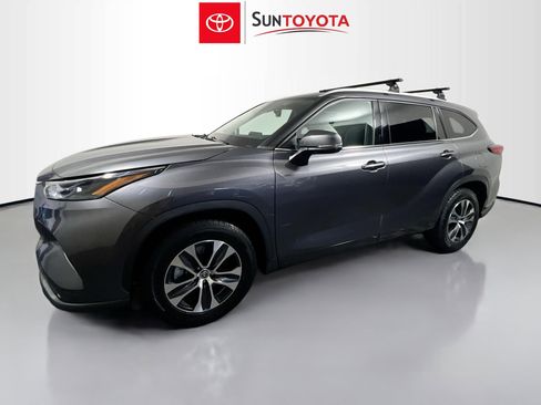 Used 2022 Toyota Highlander XLE FWD image 9