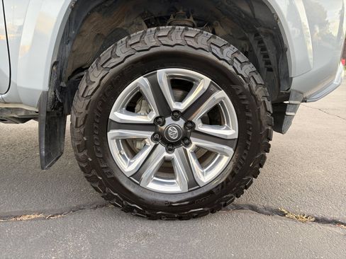 Used 2019 Toyota Tacoma Limited AWD/4WD image 30