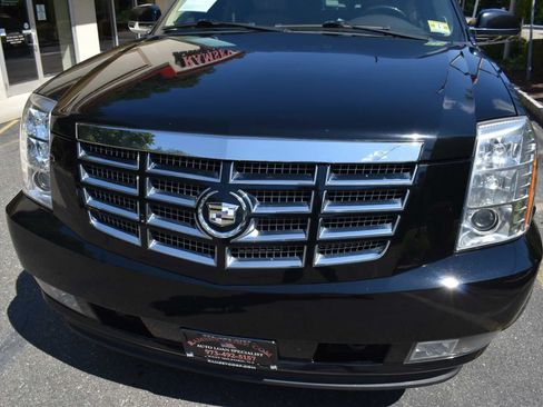 Used 2011 Cadillac Escalade Premium AWD/4WD image 56