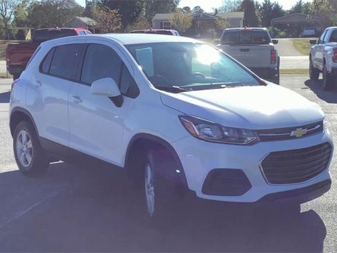 Certified 2022 Chevrolet Trax LS w/ Tint and Cruise Package image 2