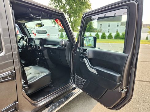 Used 2016 Jeep Wrangler Unlimited Sahara w/ Dual Top Group image 32