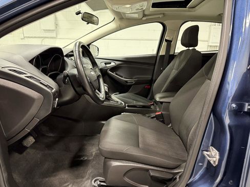 Used 2018 Ford Focus SEL w/ Cold Weather Package FWD image 9