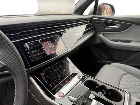 New 2026 Audi SQ7 Prestige image 12
