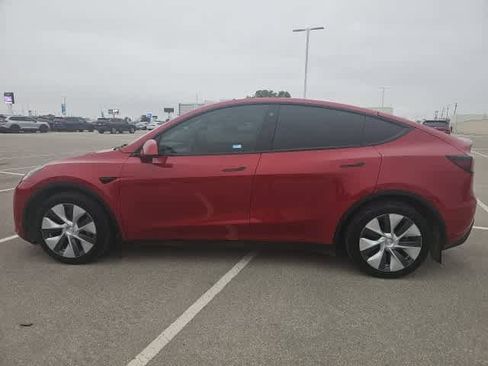 Used 2022 Tesla Model Y Long Range image 8