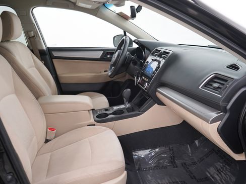 Used 2019 Subaru Outback 2.5i Premium image 12