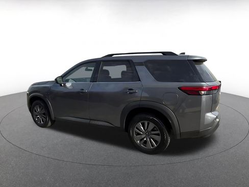 Used 2025 Nissan Pathfinder SV image 13