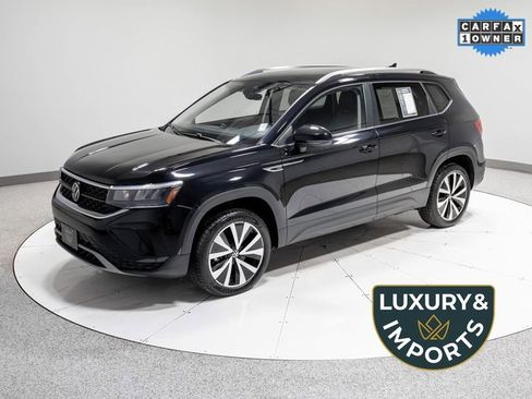 Used 2024 Volkswagen Taos SE image 1