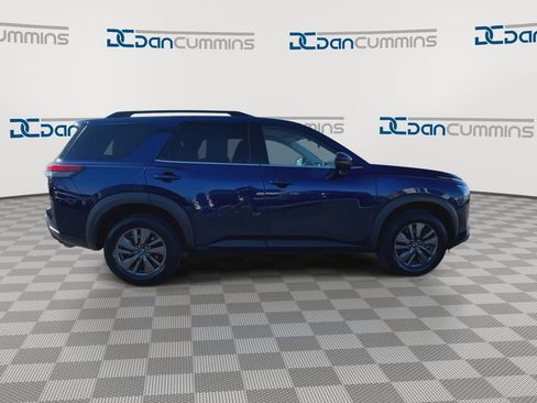 Used 2024 Nissan Pathfinder SV image 9