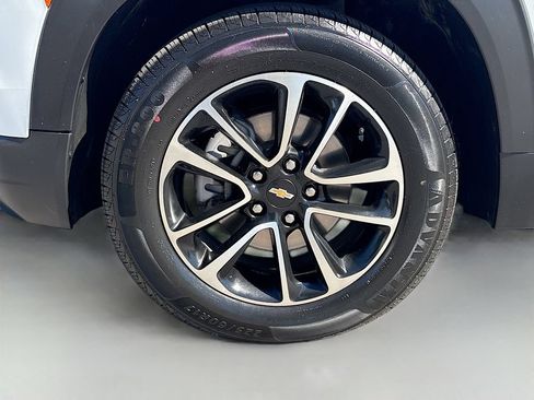 Used 2025 Chevrolet TrailBlazer LT AWD/4WD image 28