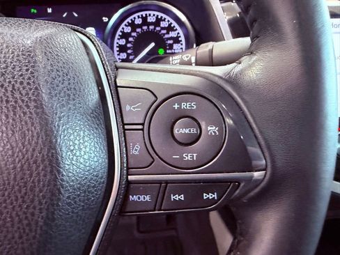 Used 2018 Toyota Camry XLE image 22