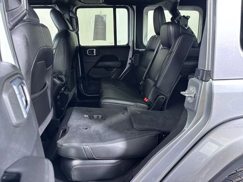 Used 2021 Jeep Wrangler Unlimited Sahara image 9