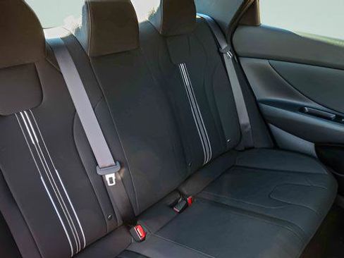 Used 2025 Hyundai Elantra Sport image 25