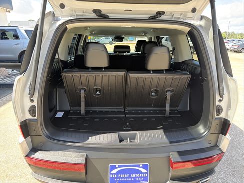 Used 2025 Hyundai Santa Fe SEL FWD image 26