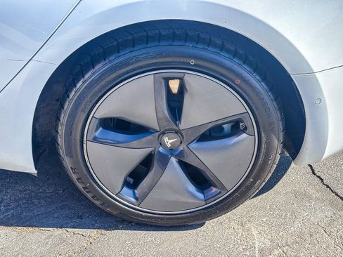 Used 2020 Tesla Model 3 Standard Range RWD image 12