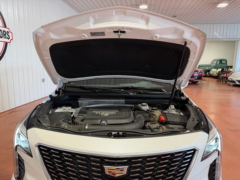 Used 2023 Cadillac XT4 Luxury w/ Cold Weather Package AWD/4WD image 39