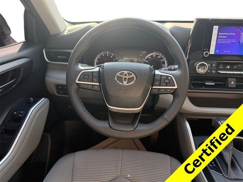 Used 2023 Toyota Highlander Platinum image 12