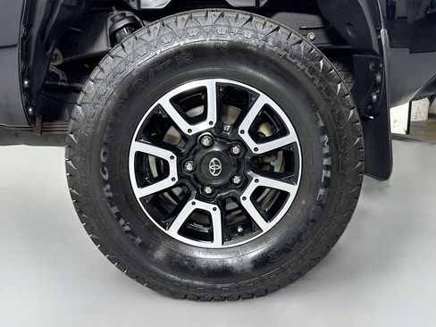 Used 2020 Toyota Tundra SR5 w/ TRD Off-Road Package AWD/4WD image 10