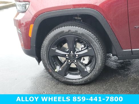 New 2025 Jeep Grand Cherokee Limited w/ Black Appearance Package AWD/4WD image 9