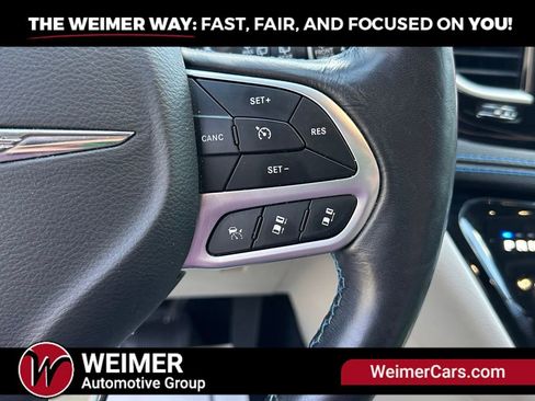 Used 2021 Chrysler Pacifica Touring-L w/ Uconnect Theater Family Group AWD/4WD image 11
