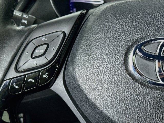 Used 2020 Toyota C-HR XLE FWD image 11