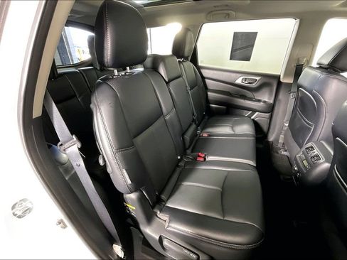 Used 2019 Nissan Pathfinder Platinum image 38