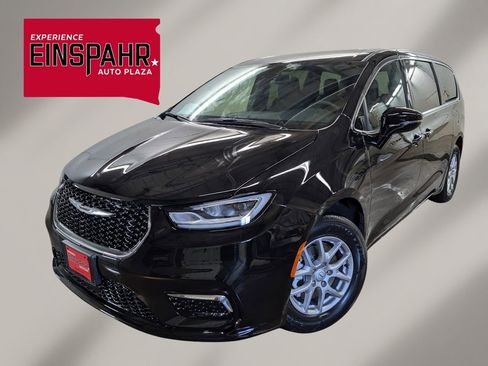 New 2026 Chrysler Pacifica Select image 1