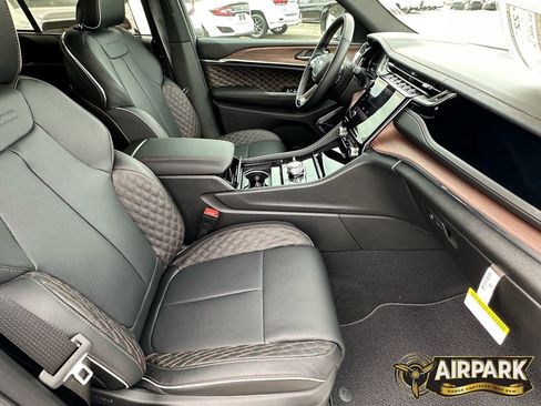 New 2025 Jeep Grand Cherokee Summit w/ Adv Protech Group IV AWD/4WD image 12