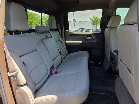 Used 2025 Chevrolet Silverado 1500 LT w/ Leather Package AWD/4WD image 18