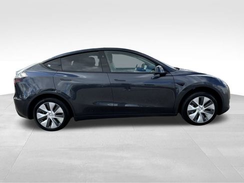 Used 2024 Tesla Model Y 2WD image 6