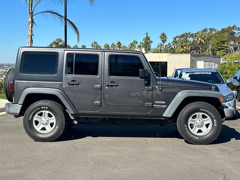Used 2018 Jeep Wrangler Unlimited Sport w/ Connectivity Group image 2