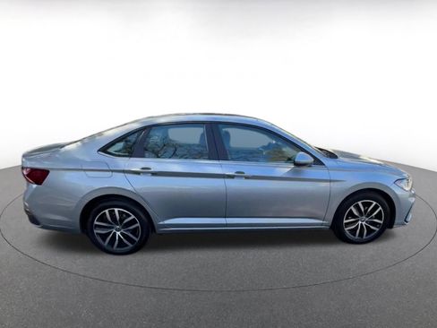 Used 2025 Volkswagen Jetta SE image 16