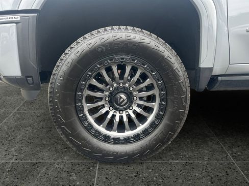 Used 2024 GMC Sierra 2500 AT4 w/ AT4 Premium Plus Package AWD/4WD image 5