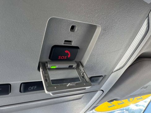 Used 2022 Toyota Highlander LE image 32