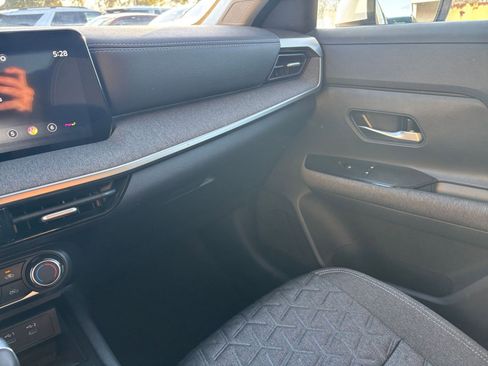 Used 2025 Nissan Kicks SV image 33