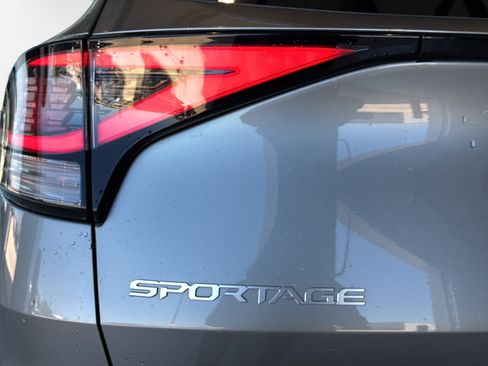 Certified 2025 Kia Sportage LX FWD image 38