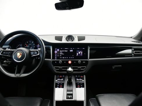 Certified 2024 Porsche Macan AWD/4WD image 20