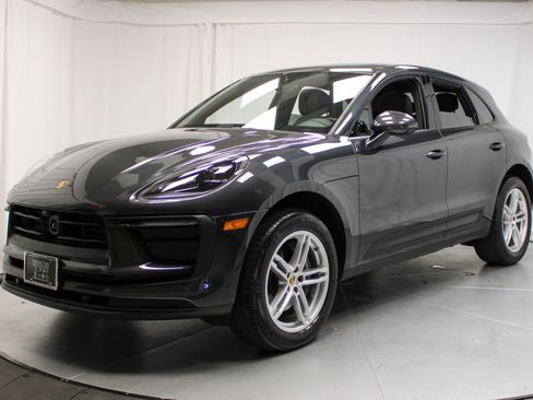 Certified 2025 Porsche Macan image 6