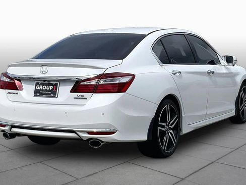 Used 2016 Honda Accord Touring image 13