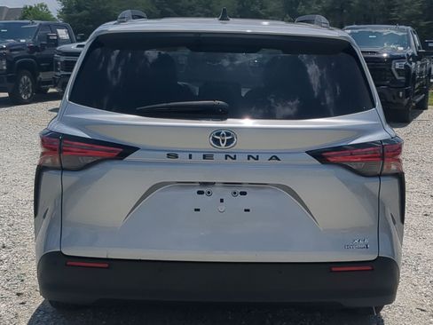Used 2021 Toyota Sienna XLE FWD image 9