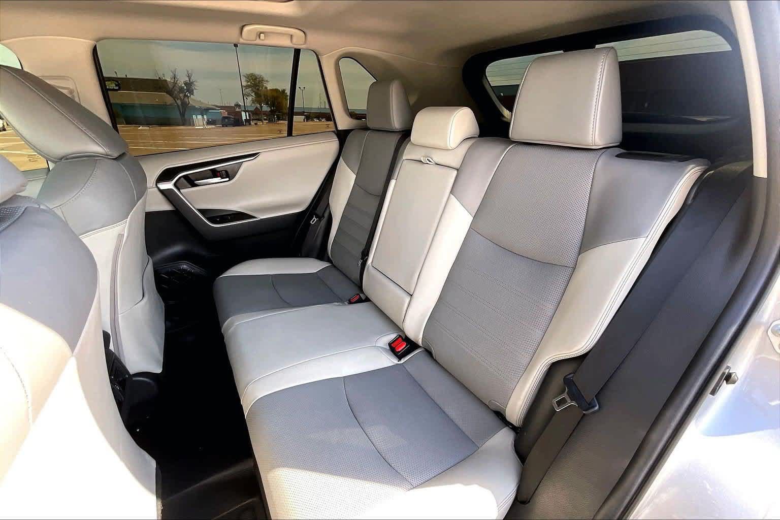 Used 2023 Toyota RAV4 Limited AWD/4WD image 28