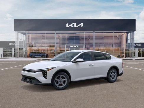 New 2025 Kia K4 FWD image 3