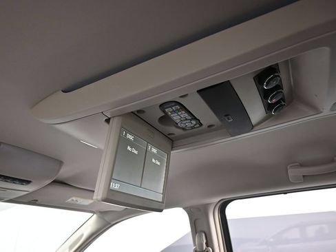 Used 2014 Chrysler Town & Country Touring-L FWD image 40