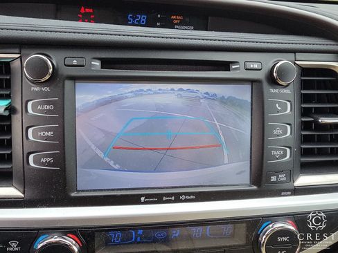 Used 2019 Toyota Highlander XLE FWD image 19