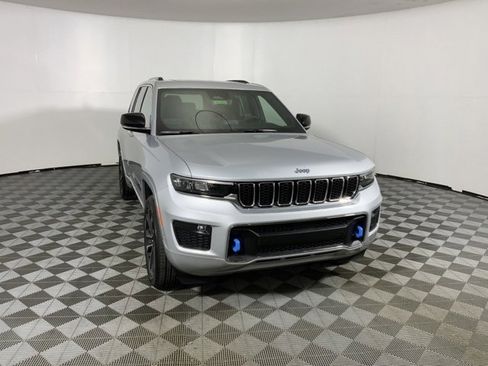 Used 2024 Jeep Grand Cherokee Overland w/ Luxury Tech Group IV image 5