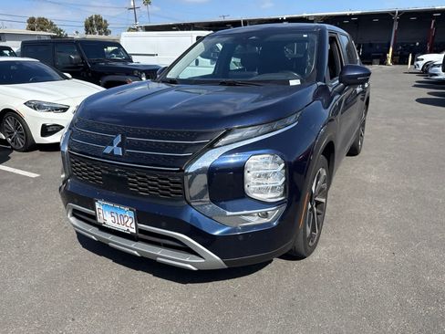 Used 2023 Mitsubishi Outlander SE AWD/4WD image 2