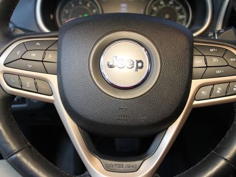 Used 2017 Jeep Cherokee Limited w/ Luxury Group AWD/4WD image 21