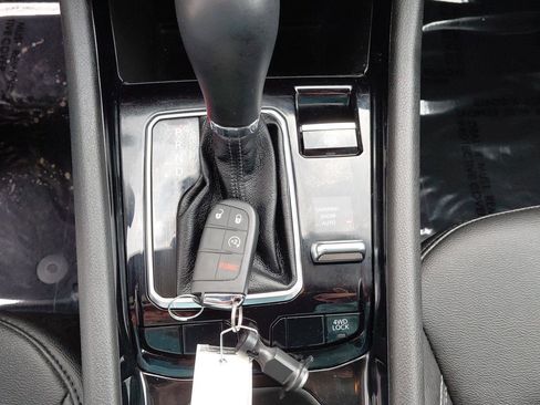 Used 2025 Jeep Compass Limited AWD/4WD image 27
