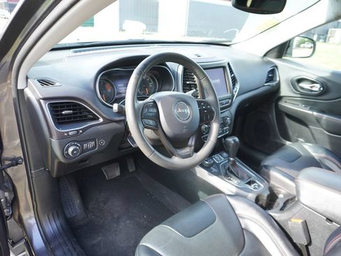 Used 2022 Jeep Cherokee Trailhawk w/ Sound & Nav Group AWD/4WD image 3